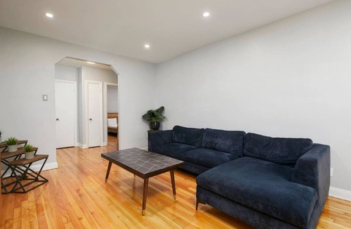 Cote-Des-Neiges—Notre-Dame-De-Grace Apartment | Bright & Stylish 2BR – Prime Stay on MTL