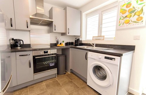 Holbrooks House | Bright & Stylish 3-Bed house