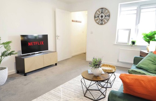 Holbrooks House | Bright & Stylish 3-Bed house