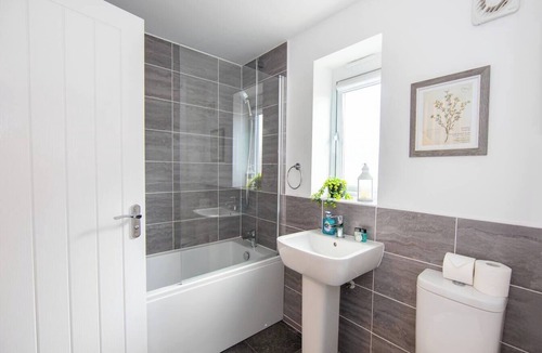 Holbrooks House | Bright & Stylish 3-Bed house