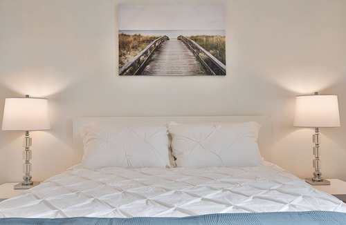 Newmarket House | Bright, Stylish & Cozy 3 Bedroom House in a Great Location!