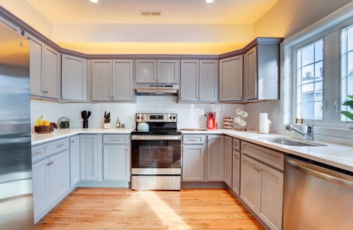 The Hill Apartment | Bright & Stylish Home Next To Yale!