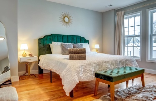 The Hill Apartment | Bright & Stylish Home Next To Yale!