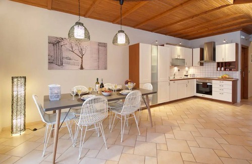 Lixouri Apartment | Bright suite