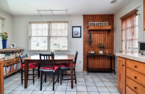 Milton House | Bright, sunny house with large screened-in porch in Milton, MA