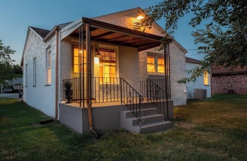 Joplin House | Bright & Super Stylish home w/perfect location!