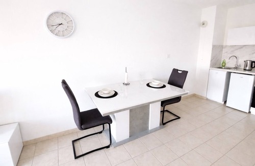 Narbonne Apartment | Bright T2 with private parking