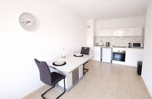 Narbonne Apartment | Bright T2 with private parking