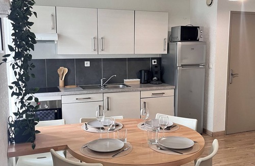 Dol-de-Bretagne Apartment | Bright T3 apartment - downtown - parking