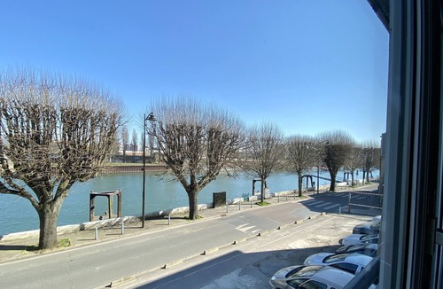 L'Ile-Saint-Denis Apartment | Bright T4 Seine view