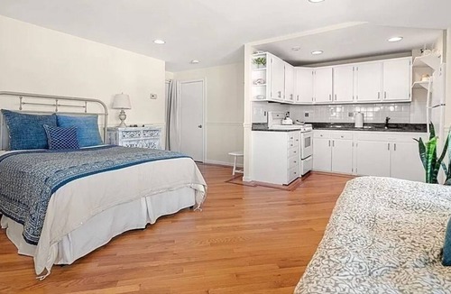 Magnolia Condo | Bright top floor Studio with covered porch and ocean views
