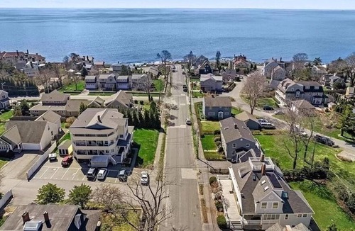 Magnolia Condo | Bright top floor Studio with covered porch and ocean views