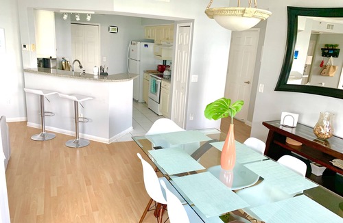 Aventura Condo | Bright Top Floor Waterfront Condo Conveniently Located in Aventura