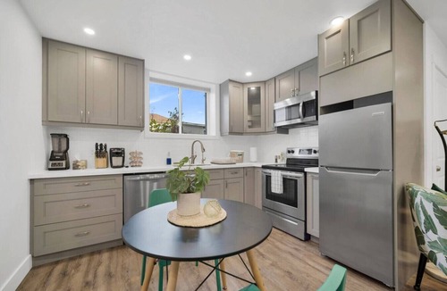 Rosemount House | Bright & Trendy Basement Studio | Near Downtown