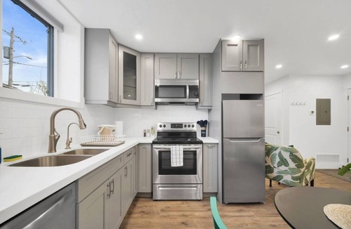 Rosemount House | Bright & Trendy Basement Studio | Near Downtown