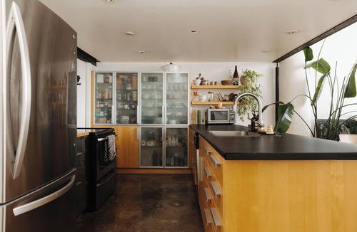 Leslieville Apartment | Bright Trendy Leslieville Loft & Studio