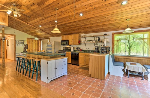 South Kortright Cottage | Bright Tucked-away Cabin w/Furnished Deck + Grill