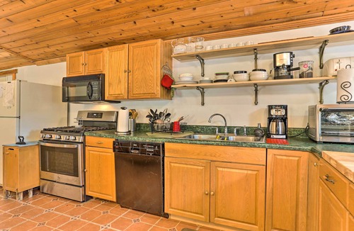 South Kortright Cottage | Bright Tucked-away Cabin w/Furnished Deck + Grill