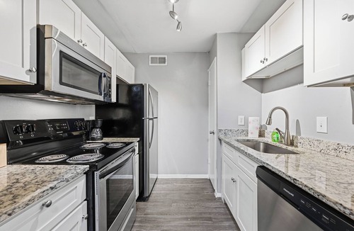 Southridge Apartment | Bright two-bed w/upgraded fixtures