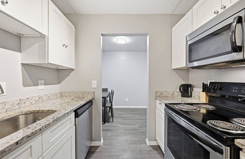 Southridge Apartment | Bright two-bed w/upgraded fixtures