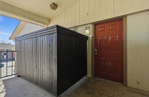 Southridge Apartment | Bright two-bed w/upgraded fixtures