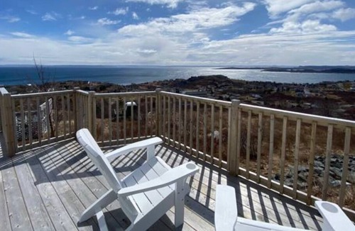 Upper Island Cove House | Bright Upper Island Cove Home/Cathedral Ocean View