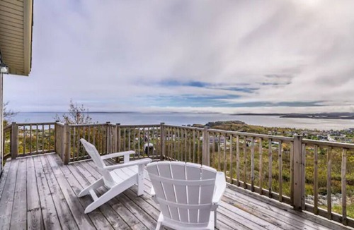 Upper Island Cove House | Bright Upper Island Cove Home/Cathedral Ocean View