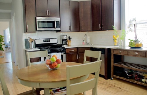 Avondale Apartment | Bright Upper-Level 3BR Chicago King Walkable