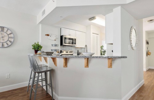 Seawinds Condo Condo | Bright, Upscale Oceanfront Condo w. Amazing Views, Pool