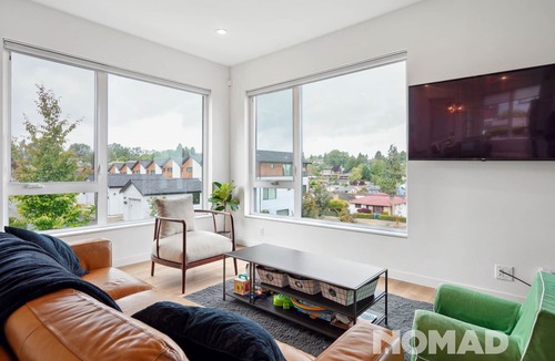 South Beacon Hill House | Bright Views Seattle Urban Getaway