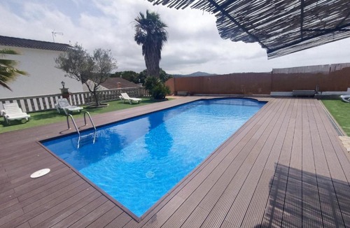 Vidreres Villa | Bright Villa in Vidreres with Private Pool and Jacuzzi