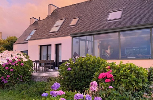 Plouguerneau Villa | Bright villa with breathtaking ocean views.