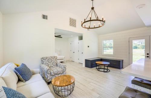 Simonton House | Bright Wallis Cottage w/Pergola & Grill!