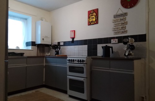 Redditch Apartment | Bright, warm, spacious 3 bedroom flat with balcony, Redditch