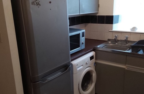 Redditch Apartment | Bright, warm, spacious 3 bedroom flat with balcony, Redditch