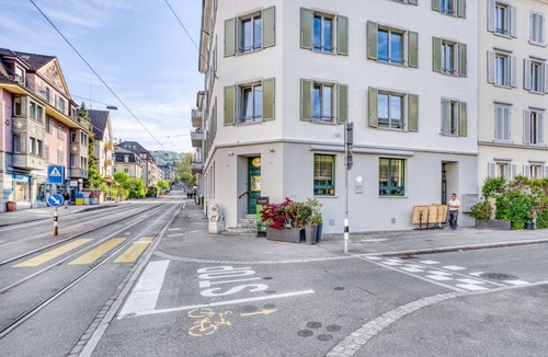 Hottingen Apartment | Bright Weinegg 2.5 Room w/Storage, 10 mins to Seefeld, by Blueground