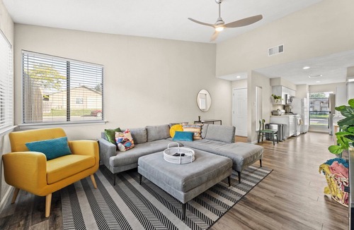 Quail Hollow House | Bright, welcoming home minutes from Q2 + Domain