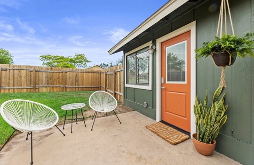 Quail Hollow House | Bright, welcoming home minutes from Q2 + Domain