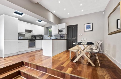 Kilburn Apartment | Bright West Hampstead Apartment