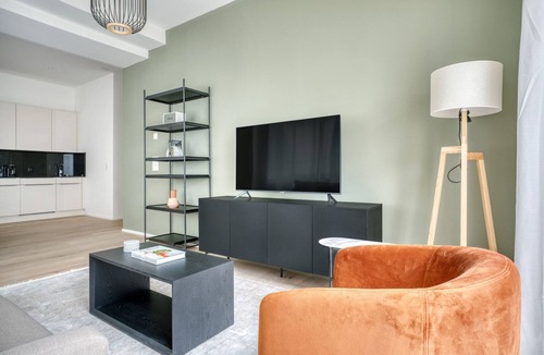 Sihlfeld Apartment | Bright Wiedikon 3.5 Room w/Storage & W/D, 3 min to Market, by Blueground