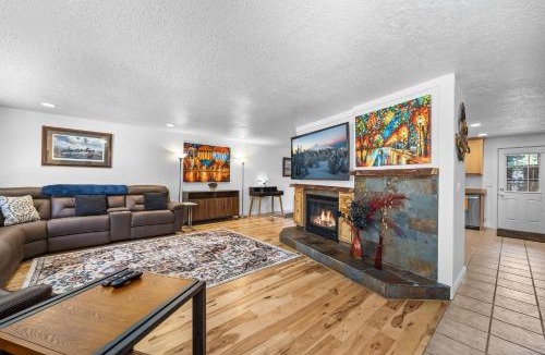 Southeast Bend House | Brightenwood Retreat