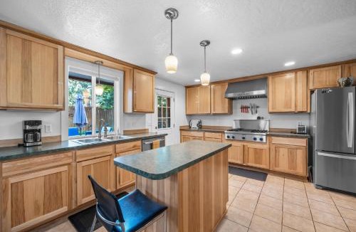 Southeast Bend House | Brightenwood Retreat