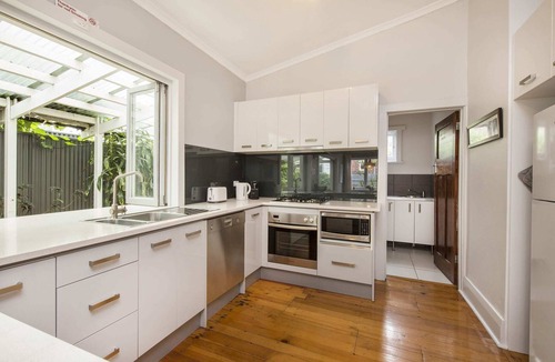 Brighton House | BRIGHTON HAVEN a self-contained modern bungalow