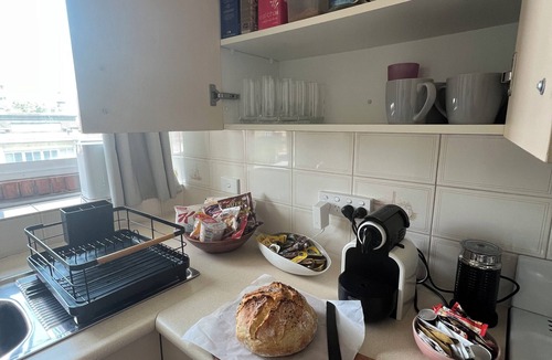 Brighton-le-Sands Apartment | Brighton-Le-Sands Beach Pad with Elevator 2 min walk to the beach