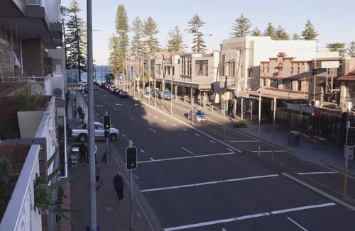 Brighton-le-Sands Apartment | Brighton-Le-Sands Beach Pad with Elevator 2 min walk to the beach