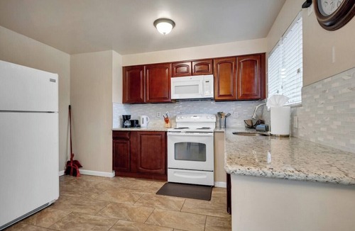 Brighton House | Brighton Upper Suite Near Park & Light Rail