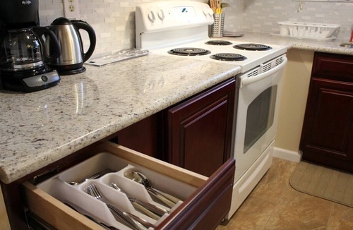 Brighton House | Brighton Upper Suite Near Park & Light Rail