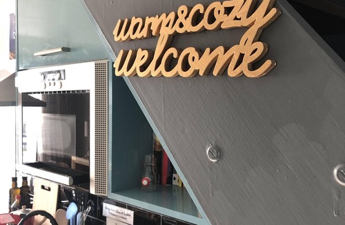 Seafront Apartment | Brighton Water Cabin with Free Parking