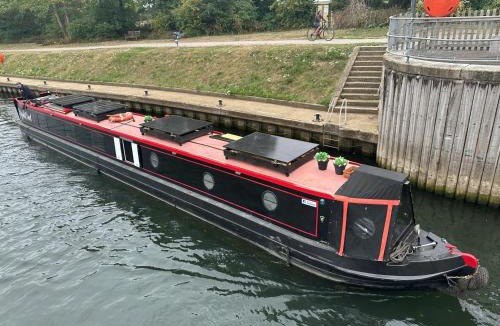 Runnymede Boat Rental | BrightOwl Waterside Narrowboat Cottage Experience