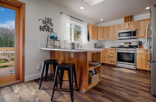 Brightwood House | Brightwood Riverfront Getaway